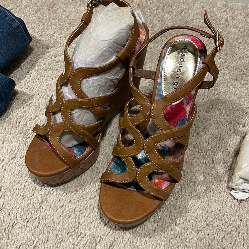Madden girl wedges